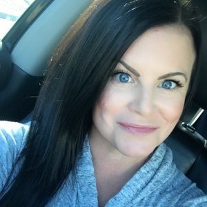 I’m new to Poshmark and all that it entails. Please be patient as I learn. 💜